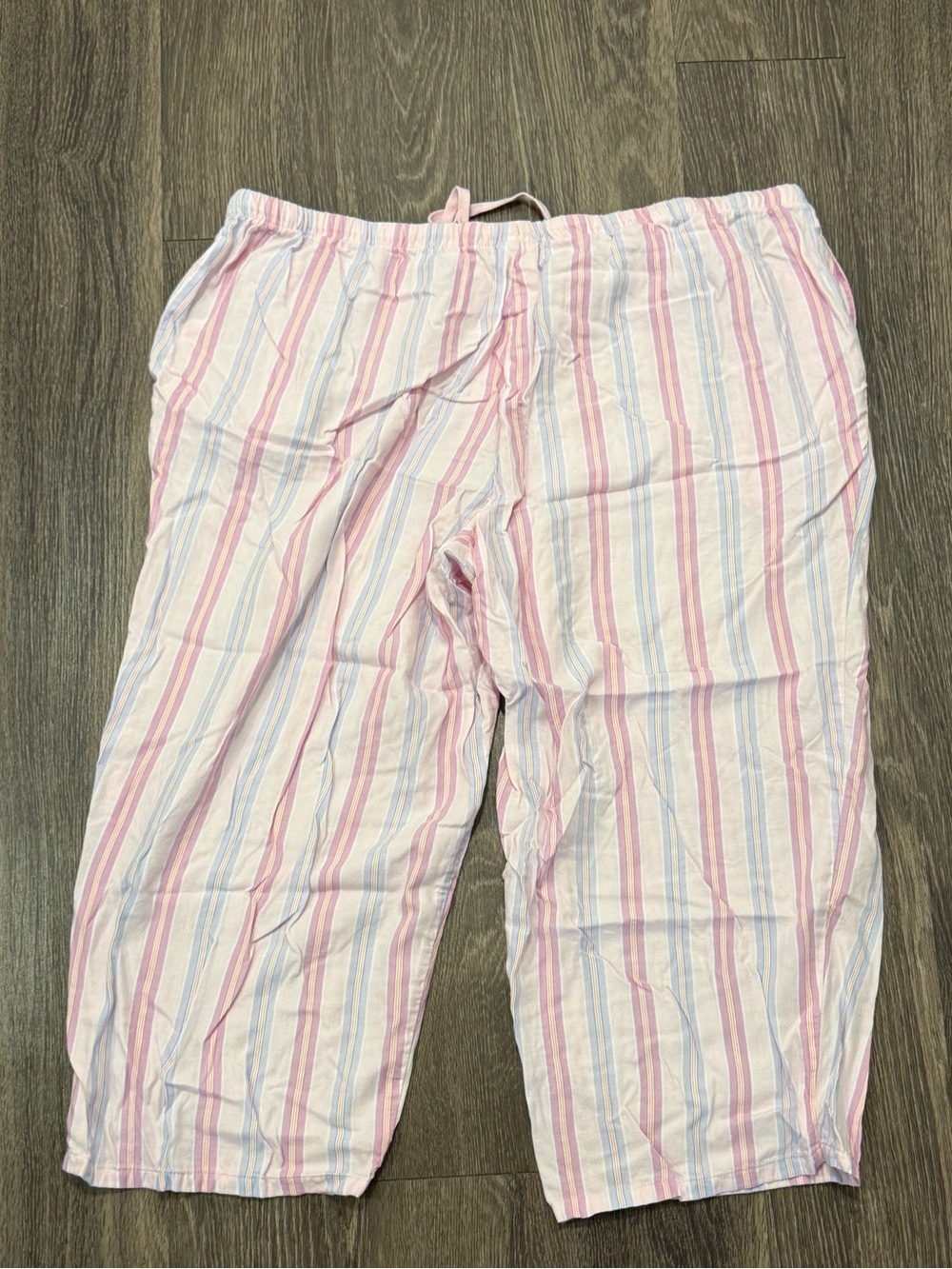 Women's Pink & Purple Striped Capri Pajama Pants - Picture 2 of 4